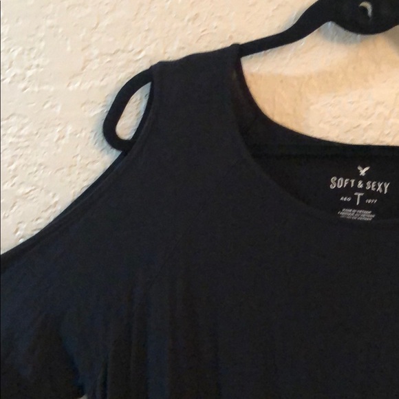 Peek-a-boo shoulder long sleeve tee - Picture 2 of 2